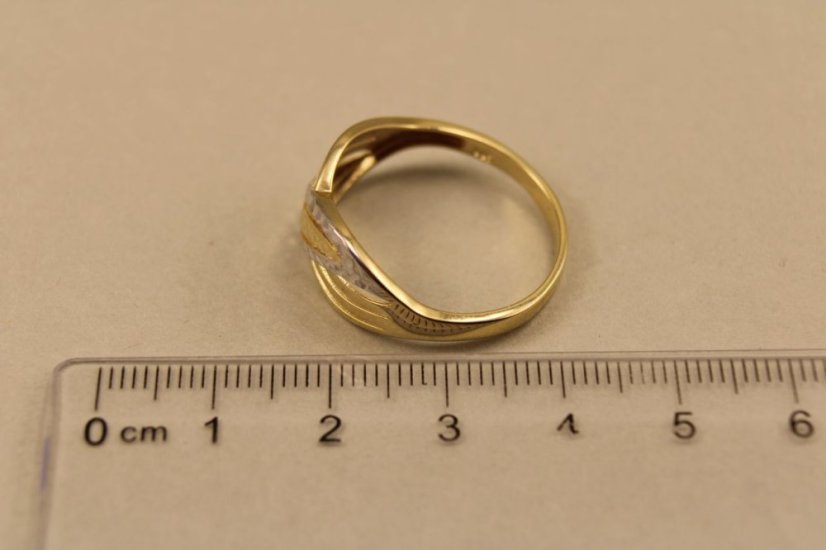 Prsteň- ozdobný gravír- viacfarebné zlato- 14 karátov