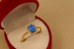 Prsteň- modrý opál- zirkóny- žlté zlato- 14 karátov