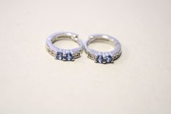 Rhódiované strieborné náušnice malé krúžky, modré a číre zirkóny, zacvakávacie, 1,16g, 925/1000