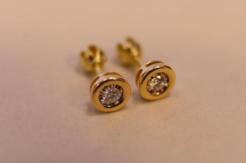 Zlaté naušnice okrúhle brilianty žlté zlato, šrúbky, 1,85 g, 0,16ct, 14 karátov, 585/1000