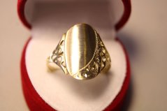 Zlatý prsteň výrazný ovál s gravírom, vyrezávané tvary, žlté zlato, veľkosť 60, 2,67 g, 14K, 585/1000