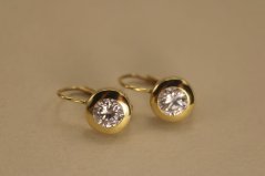 Naušnice- vsadené číre zirkóny- patent- žlté zlato- 14 karátov
