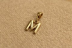 Prívesok - písmeno M - žlté zlato - 14 karátov