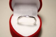 Strieborný jemný prsteň s čírymi kamienkami zirkóna, rhódium, veľkosť 58, 1,58g, 925/1000
