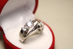 Prsteň-číre zirkóny-rhodium-striebro