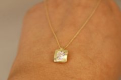 Celebritka-Štvorec-Číry zirkón-Anker-Žlté zlato-14k