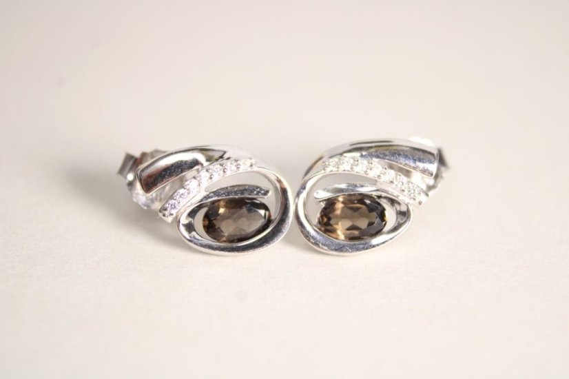 Strieborné náušnice s hnedo-šedým kremeňom a čírymi zirkónmi, rhodium, napichovačky, 2,38 g, 925/1000