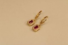 Visiace náušnice - sýto rúžová a číre zirkóny - patent - pozlátené striebro