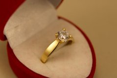 Zlatý prsteň, žlté zlato, číry zirkón, veľkosť 50, 2,02 g, 14k 585/1000