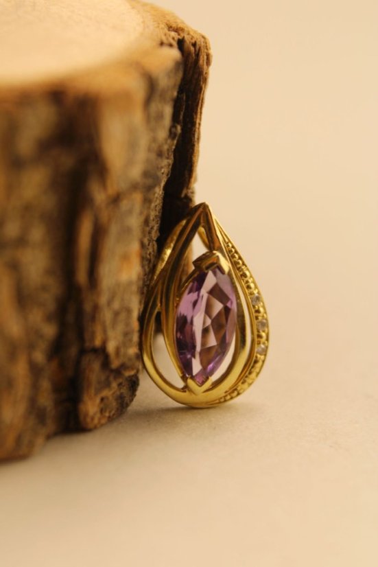 Prívesok-Ametyst-diamanty-PK/W-slzičkový tvar-žlté zlato-14 karátov