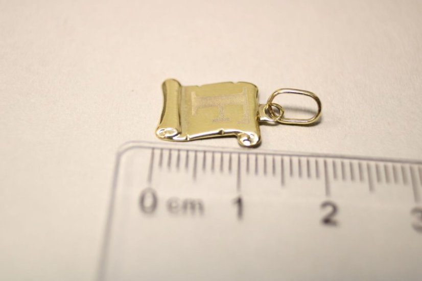 Prívesok- písmeno F na pergamene- žlté zlato- 14 karátov