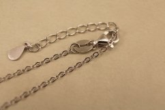 Retiazka- celebritka- motýľ- modrý opál- rhódiované striebro