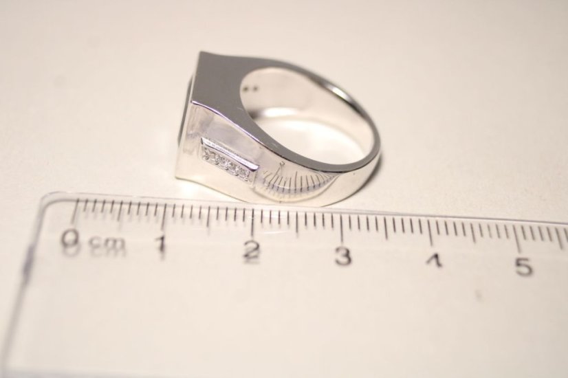 Strieborný výrazný prsteň s čiernym ónyxom a čírymi zirkónmi, rhódium, veľkosť 54, 8,28g, 925/1000