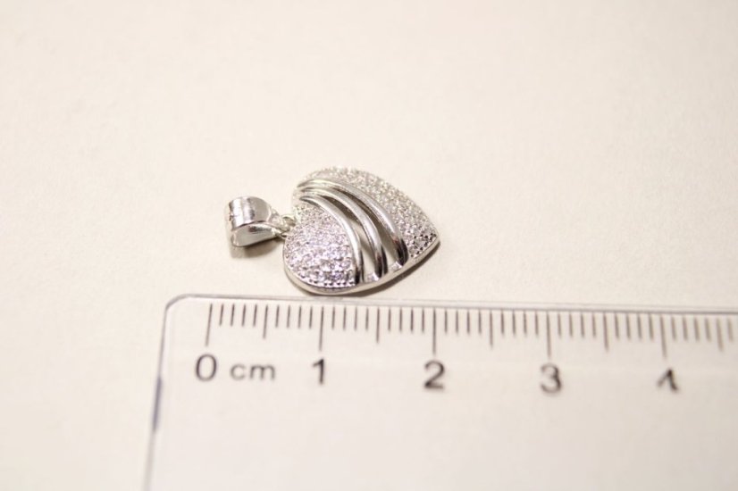 Prívesok srdiečko z rhodiovaného striebra s čírymi zirkónmi, 1,56 g, 925/1000 - Materiál: Rhodiované striebro, Druh kameňa: ZIRKÓN, Farba kameňa: Číry, Váha (g): 1,56, Rýdzosť: STRIEBRO 925/1000