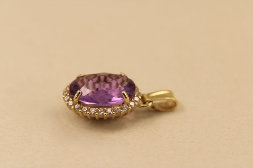 Prívesok- fialový kameň- zirkóny- žlté zlato- 14 karátov