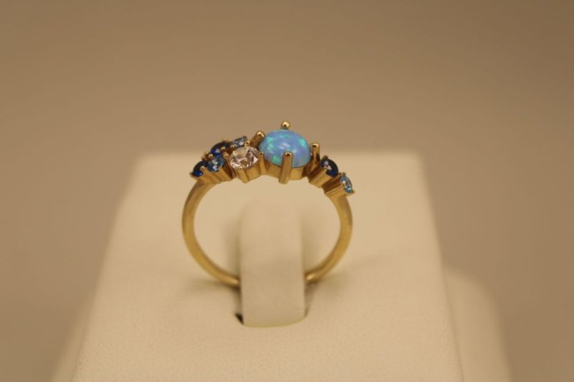Prsteň-modrý opál-farebné zirkóny-žlté zlato-14 karátov