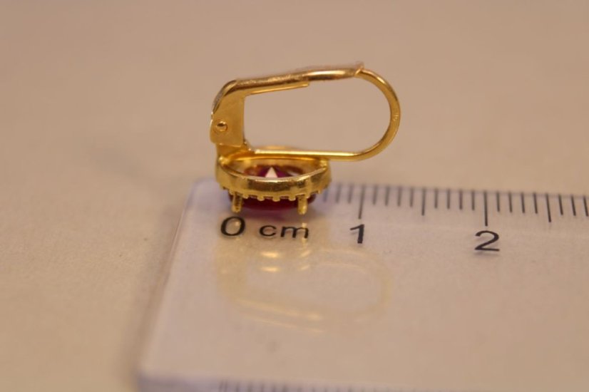 Náušnice patentové- červený kameň- žlté zlato- 14 karátov