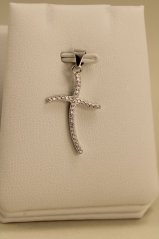 Prívesok - krížik - číre zirkóny - rhodiované striebro