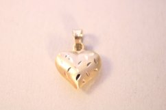 Prívesok- vypuklé srdiečko- matno-lesklý- žlté zlato- 14 karátov