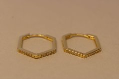 Zlaté náušnice v tvare päťuholníka s čírymi zirkónmi, žlté zlato, zacvakávacie zapínanie, 2,23 g, 14 karátov 585/1000