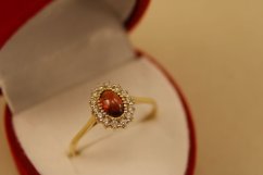 Prsteň- český granát- zirkóny- žlté zlato- 14 karátov