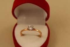 Prsteň- centrálny kameň- rúžové zlato- 14 karátov