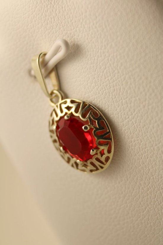Prívesok- grécky vzor- červený zirkón- pozlátené striebro