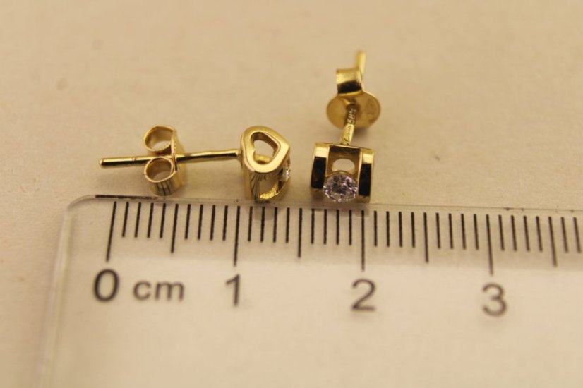 Náušnice- srdiečka-diamanty- žlté zlato- napichovačky- 14 karátov