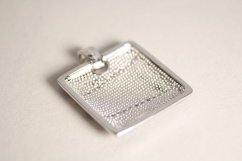 Prívesok-fialový- biely smalt-číre zirkóny-rhodium-striebro