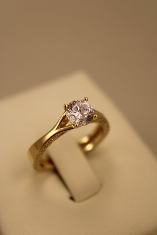 Zlatý zásnubný prsteň-číre zirkóny-žlté zlato-14 karátov