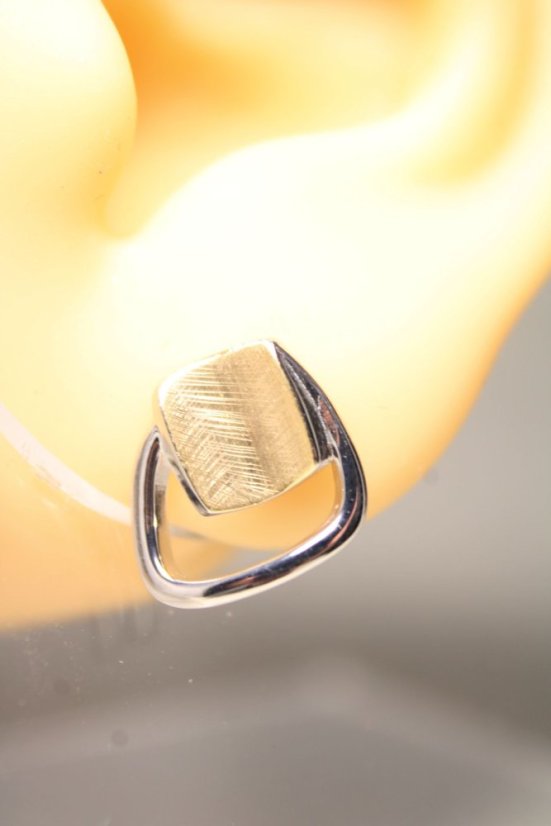 Kombinované strieborné naušnice lesklo-matné s gravírom, šrubovačky, 2,31g, 925/1000 - Materiál: Kombinované striebro, Váha (g): 2,31, Rýdzosť: STRIEBRO 925/1000