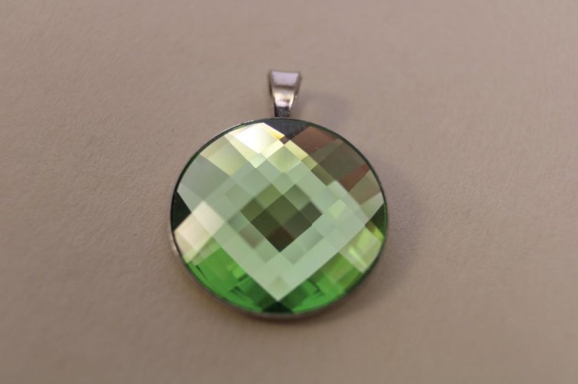 Strieborný okrúhly prívesok zelený swarovski crystals, striebro, 3,52g, 925/1000