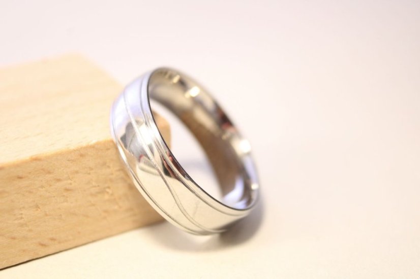 Prsteň- obrúčka v hladkom prevedení- chirurgická oceľ