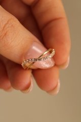 Prsteň - číre zirkóny - vlnitá obruč - rúžové zlato - 14K