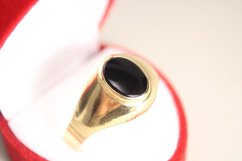 Prsteň-  ovalný Onyx- žlté zlato- 14 karátov