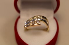Prsteň s čírymi zirkónmi-kombinované zlato- 14 karátov