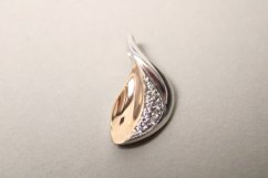Kombinovaný strieborný prívesok daždová kvapka s kamienkami zirkónu, rhodium, 1,48 g, 925/1000