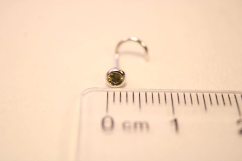 Piercing do nosa- zelený kamienok- rhódiované striebro