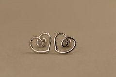Náušnice- srdiečka- šrúbky- rhódiované striebro