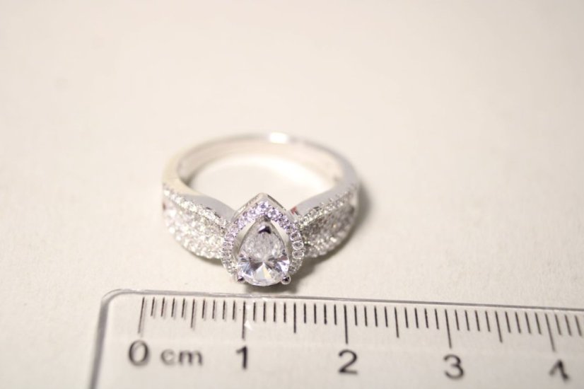 Strieborný prsteň kvapka posiaty čírymi zirkónmi, rhodium, veľkosť 54, 3,73 g, 925/1000