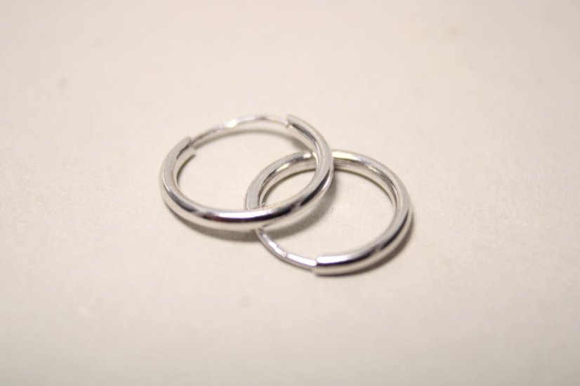 Náušnice-hladké kruhy-rhodium-zasúvacie-striebro