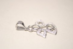 Prívesok- anjelik so srdiečkom- číre zirkóny- rhódiované striebro