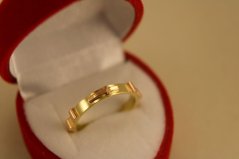 Prsteň- ruženec- vystupený krížik- kombinované zlato- 14 karátov