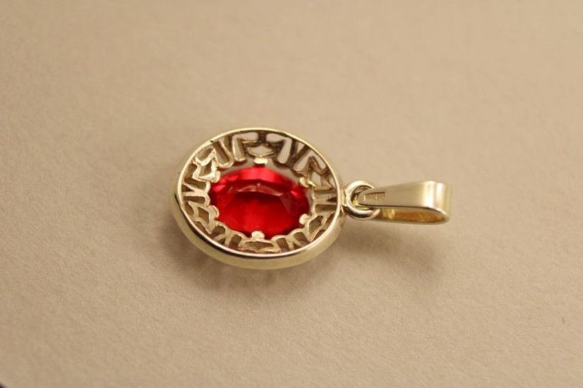 Prívesok- grécky vzor- červený zirkón- pozlátené striebro