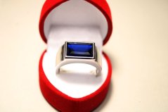 Prsteň-modrý-rúsený-zirkónom-rhodium-striebro