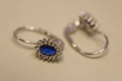 Náušnice-modrý kameň-biele zlato-číre zirkóny-patent-14 karátov