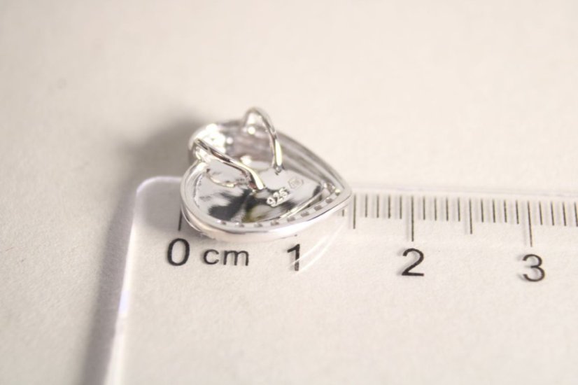 Strieborný prívesok s matno-lesklou úpravou - srdce s čírymi zirkónmi, rhodium, 1,98 g, 925/1000