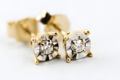 Náušnice- diamant 0,06ct- puzetky- žlté zlato- 14 karátov