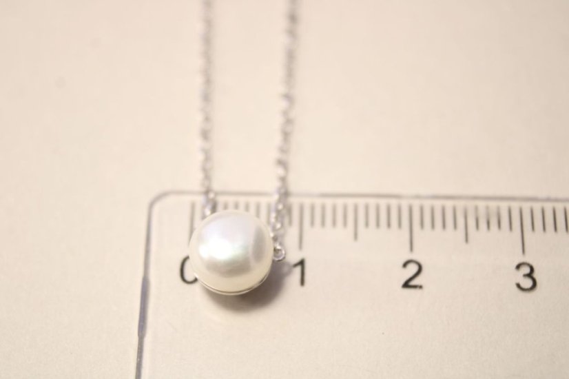 Retiazka- celebritky- biela riečna perla- rhódiované striebro