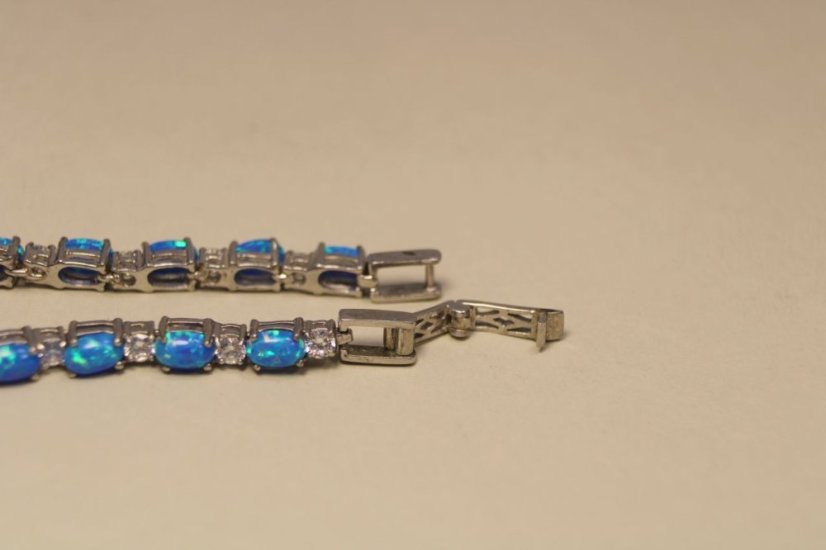Náramok-modrý opál-číre zirkóny-rhodium-striebro